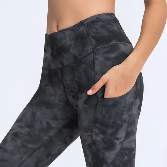 Thigh Pocket Active Leggings Size (4) - Picture 3 of 4